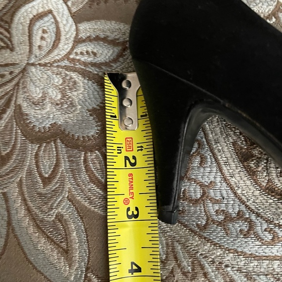 Stuart Weitzman size 35/ 5 Heels❤️ - Picture 7 of 7